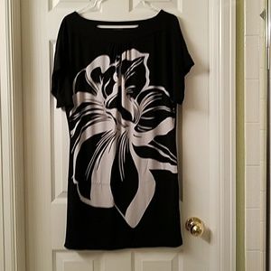 Black and white short sleeved tunic